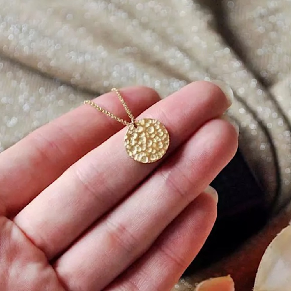 ⚜️𝟯𝟬%𝗢𝗙𝗙 𝗯𝘂𝗻𝗱𝗹𝗲𝘀 𝟯+⚜️ NEW Hammered Coin Stainless Steel Necklace - Picture 8 of 15